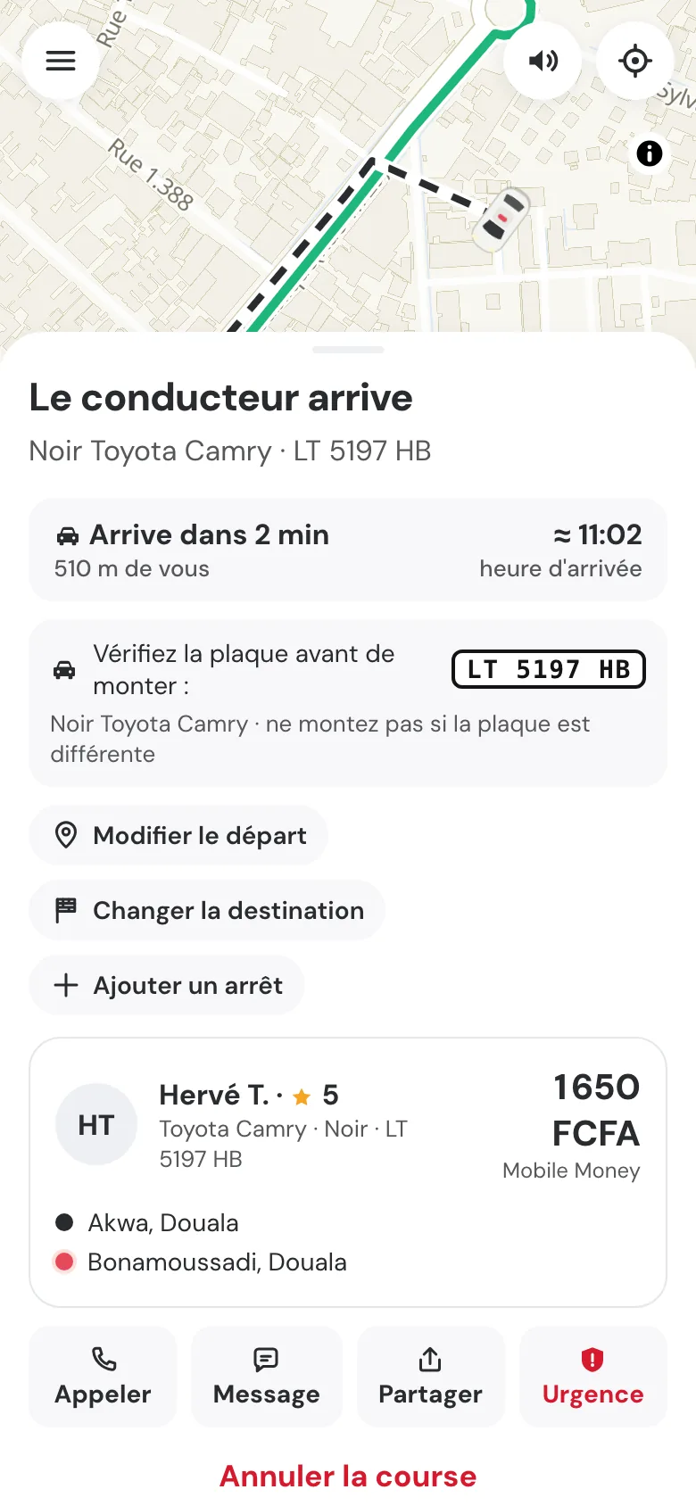 Suivi du chauffeur en approche : temps d'arrivée, distance, plaque à vérifier.